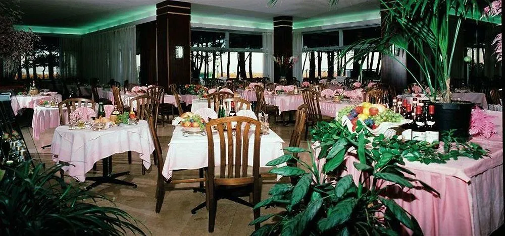 Hotel Beau Rivage Pineta Lido di Jesolo 4*,  Olaszország