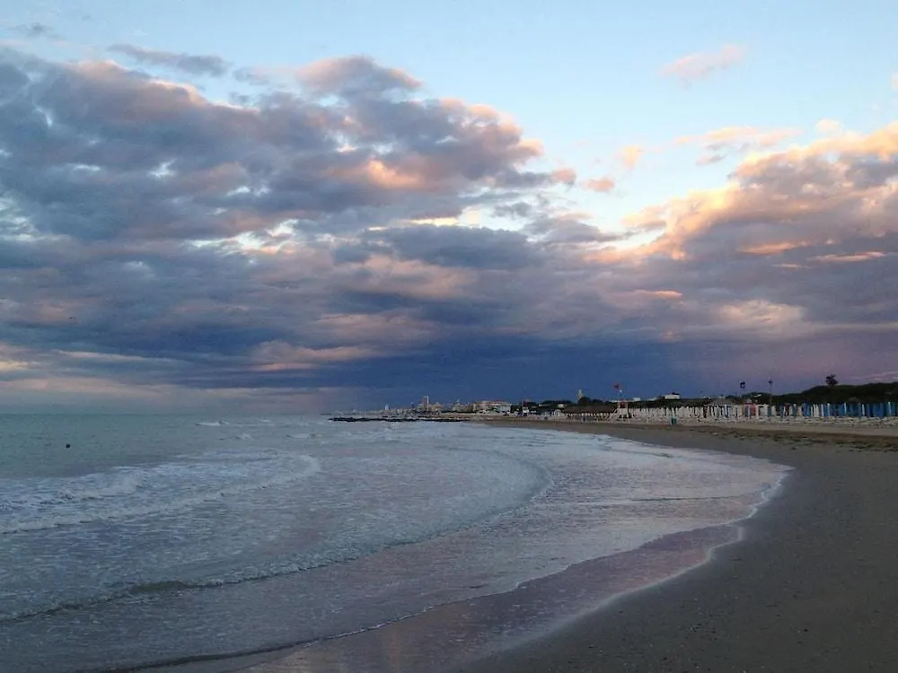 Hotel Beau Rivage Pineta Lido di Jesolo 4*,