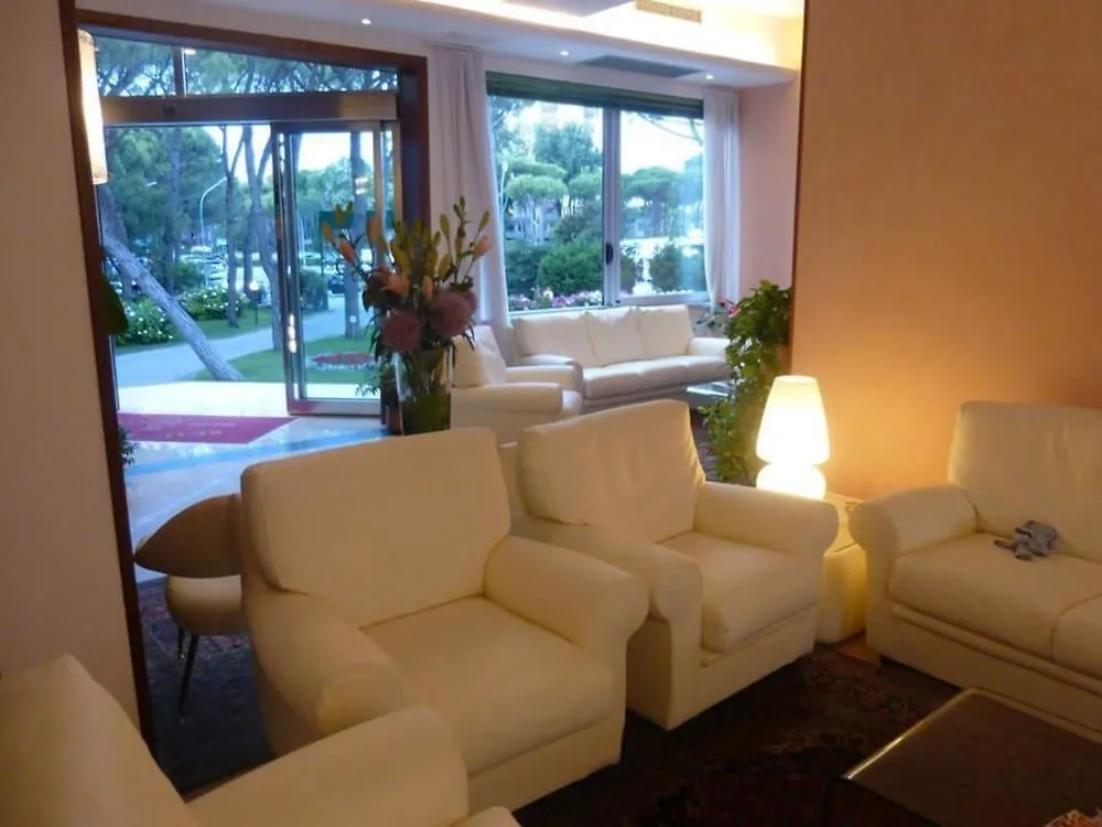 Hotel Beau Rivage Pineta Lido di Jesolo 4*,